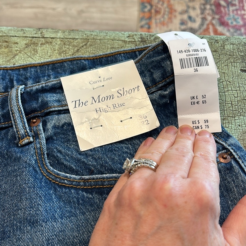 Abercrombie & Fitch Curve Love High Rise Mom Short size 36/22 NWT Cut-Off - Picture 3 of 6